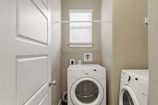 7107 Mowbray St, Austin, TX 78741 - Photo 18