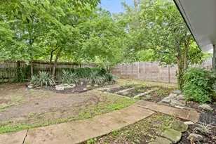 1422 Yorkshire Dr, Austin, TX 78723 - Photo 26