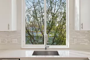 1801 E 2nd St, Austin, TX 78702 - Photo 10