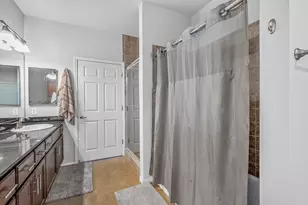 910 W 25th St, Austin, TX 78705 - Photo 12