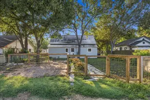 503 Wilkes St, Smithville, TX 78957 - Photo 36