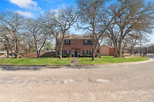 712 Enfield Dr, Rockdale, TX 76567 - Photo 4