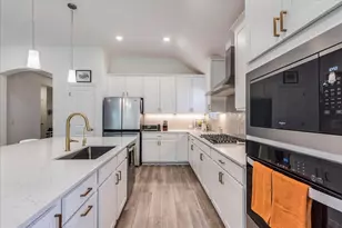 286 Muddy Crk Wy, Kyle, TX 78640 - Photo 6