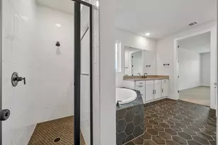 957 Arrowhead Ranch Blvd, Dripping Springs, TX 78620 - Photo 14