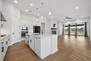 957 Arrowhead Ranch Blvd, Dripping Springs, TX 78620 - Photo 4