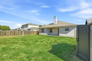 119 Bayliss St, Hutto, TX 78634 - Photo 12