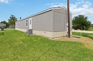 5670 E Austin St, Giddings, TX 78942 - Photo 4