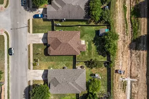306 Creston St, Hutto, TX 78634 - Photo 14