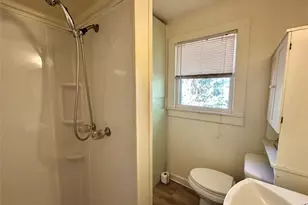 405 Mills St, Smithville, TX 78957 - Photo 14