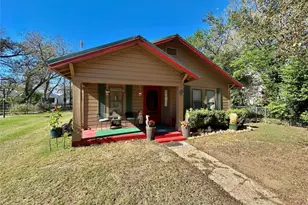 405 Mills St, Smithville, TX 78957 - Photo 2