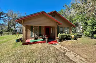 405 Mills St, Smithville, TX 78957 - Photo 2