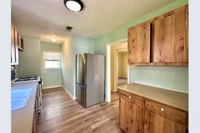 405 Mills Street, Smithville, TX 78957 - Photo 10