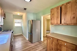 405 Mills St, Smithville, TX 78957 - Photo 10