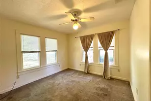 405 Mills St, Smithville, TX 78957 - Photo 12