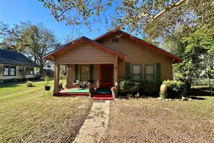 405 Mills St, Smithville, TX 78957 - Photo 22
