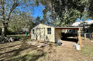 405 Mills St, Smithville, TX 78957 - Photo 20