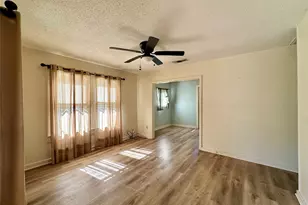 405 Mills St, Smithville, TX 78957 - Photo 6