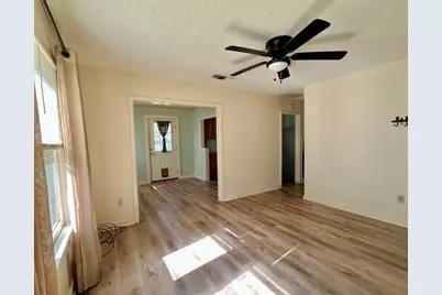 405 Mills Street, Smithville, TX 78957 - Photo 8