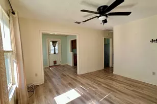 405 Mills St, Smithville, TX 78957 - Photo 8