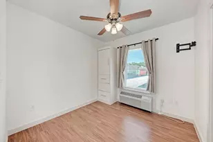 306 E 30th St, Austin, TX 78705 - Photo 18