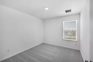 214 Crumpton Wy, Hutto, TX 78634 - Photo 10