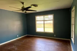 408 S Grimes St, Giddings, TX 78942 - Photo 8