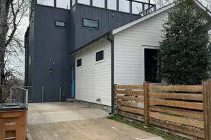 2109 Riverview St, Austin, TX 78702 - Photo 2