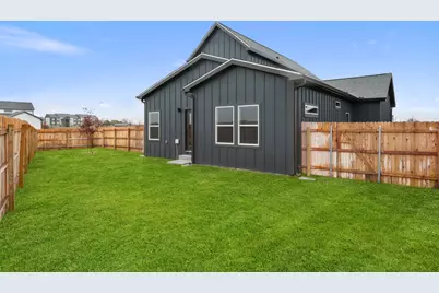 2025 Applewood Drive, Lockhart, TX 78644 - Photo 4