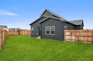 2025 Applewood Dr, Lockhart, TX 78644 - Photo 4