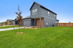 2025 Applewood Dr, Lockhart, TX 78644 - Photo 2