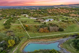 577 Cattle Creek Rd, Johnson City, TX 78636 - Photo 4