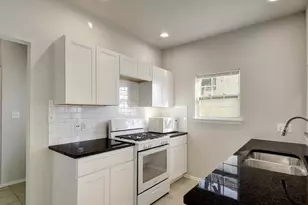 2206 Pennsylvania Ave, Austin, TX 78702 - Photo 8