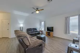 557 Greatest Gift Wy, Jarrell, TX 76537 - Photo 10