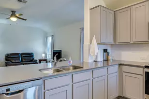 557 Greatest Gift Wy, Jarrell, TX 76537 - Photo 14