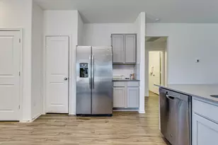 557 Greatest Gift Wy, Jarrell, TX 76537 - Photo 16