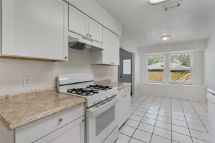 212 Rockcrest Dr, Georgetown, TX 78628 - Photo 10