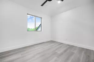 303 W Lane Ave, Manor, TX 78653 - Photo 20