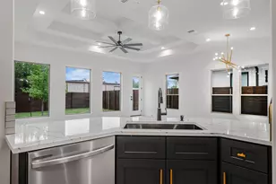 303 W Lane Ave, Manor, TX 78653 - Photo 14