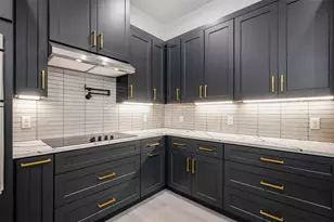 303 W Lane Ave, Manor, TX 78653 - Photo 4