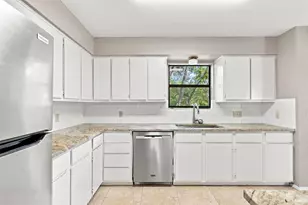 10006 Wildflower Ln, Austin, TX 78733 - Photo 10