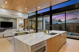 910 W Johanna St, Austin, TX 78704 - Photo 4