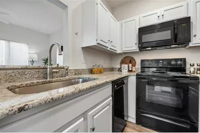 915 22nd 1/2 Street W #101, Austin, TX 78705 - Photo 4