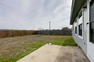 318 Mitchell Dr, Hutto, TX 78634 - Photo 32