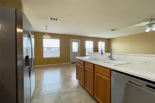 318 Mitchell Dr, Hutto, TX 78634 - Photo 10