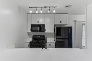 2711 St Edwards Cir, Austin, TX 78704 - Photo 28