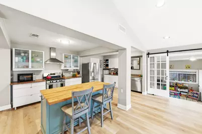 7210 Towering Oaks Drive, Austin, TX 78745 - Photo 4