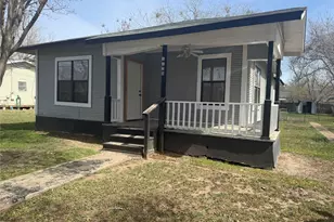 1120 St Paul St, Gonzales, TX 78629 - Photo 2