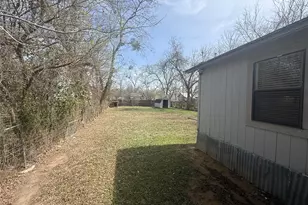 1120 St Paul St, Gonzales, TX 78629 - Photo 10