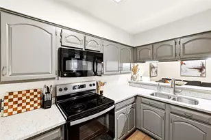 1910 Robbins Pl, Austin, TX 78705 - Photo 10