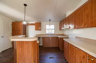 404 S Mill St, Flatonia, TX 78941 - Photo 10